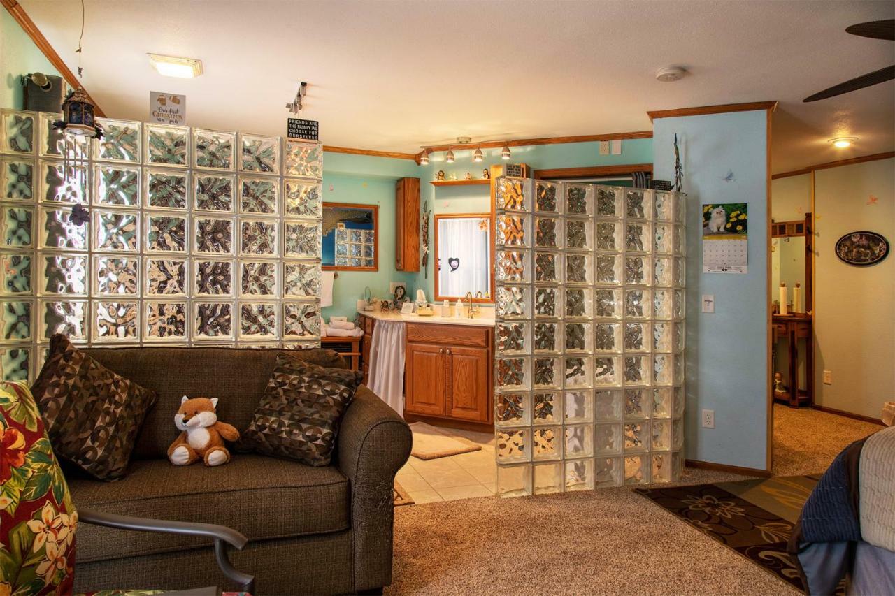 Shane Acres Country Inn Juneau Extérieur photo