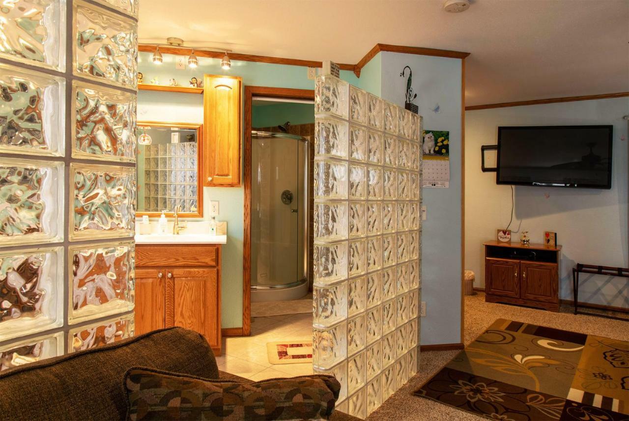 Shane Acres Country Inn Juneau Extérieur photo